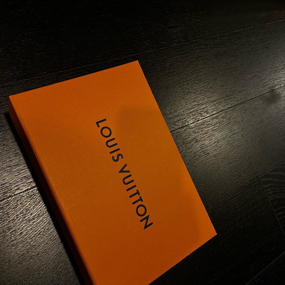 Louis Vuitton - Picture 4 of 7